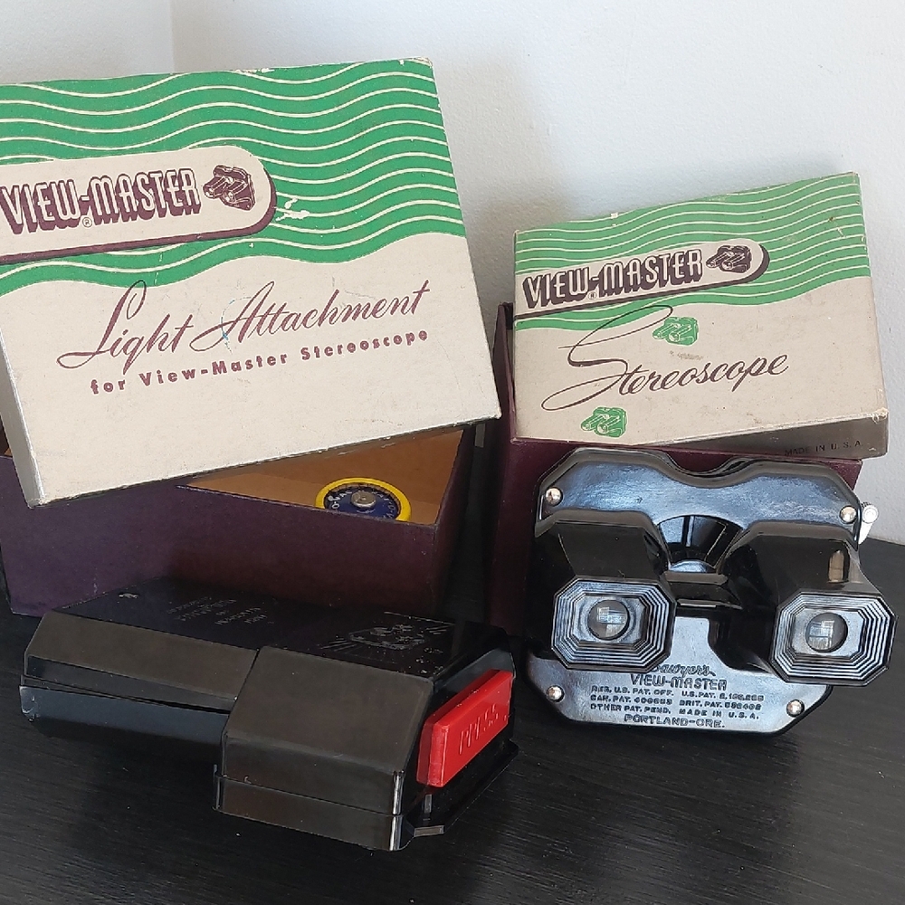Vintage 1950s Sawyer’s View-Master Stereoscope & Light Attachment